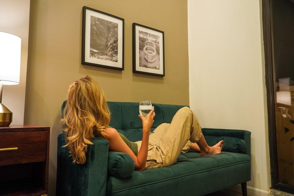 Central Park Jr. Suites