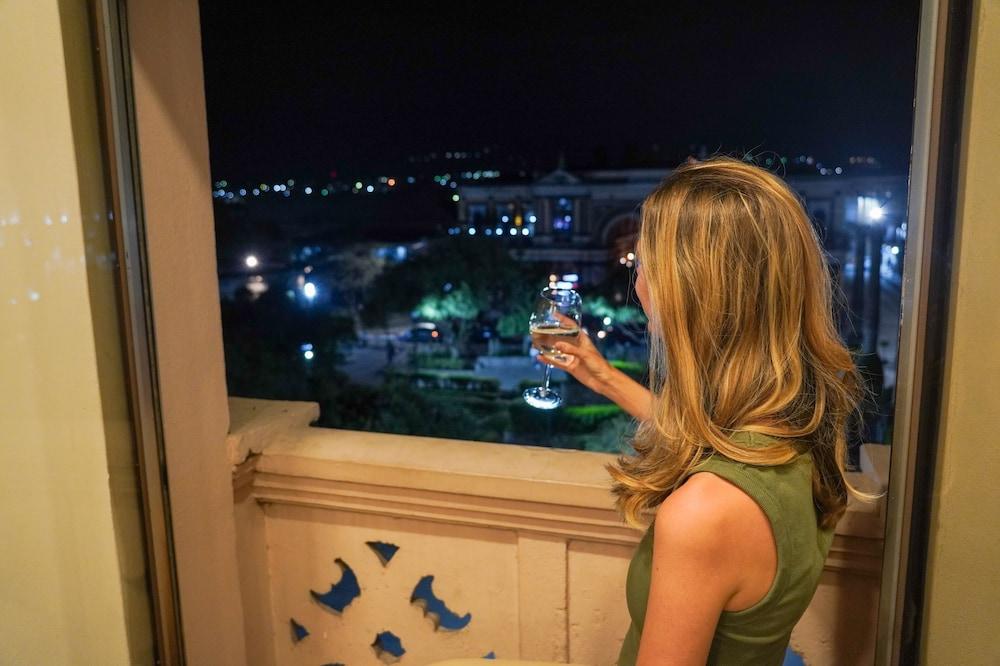 Central Park Jr. Suites