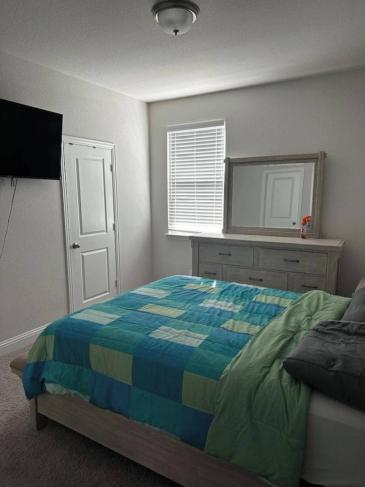 Spacious 2Br w/ Fireplace - Sleeps 4 - Bbq - Lake