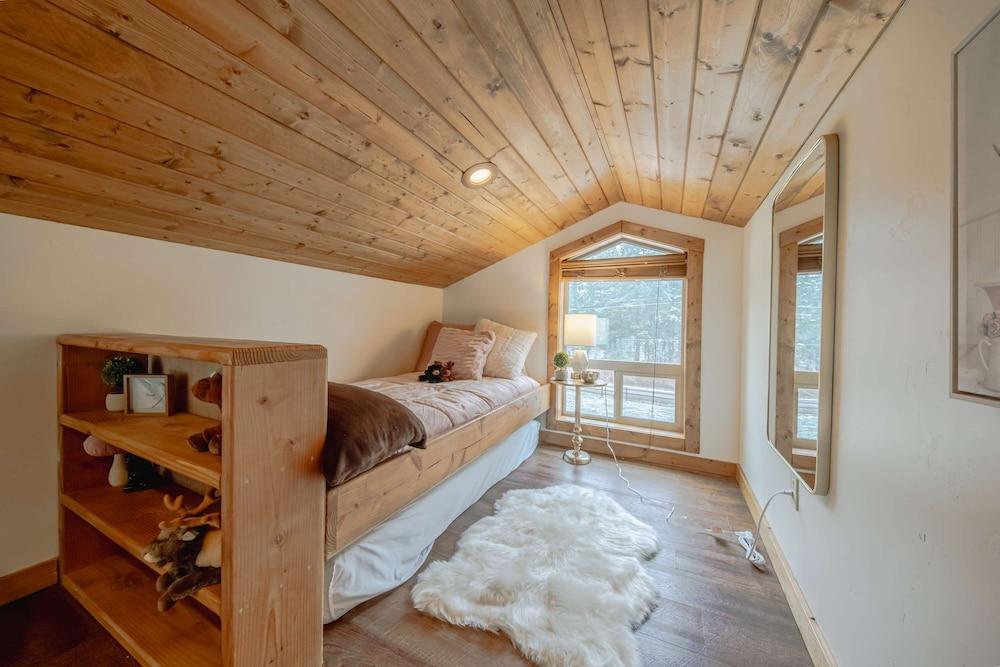 Flathead River Retreat For 15!