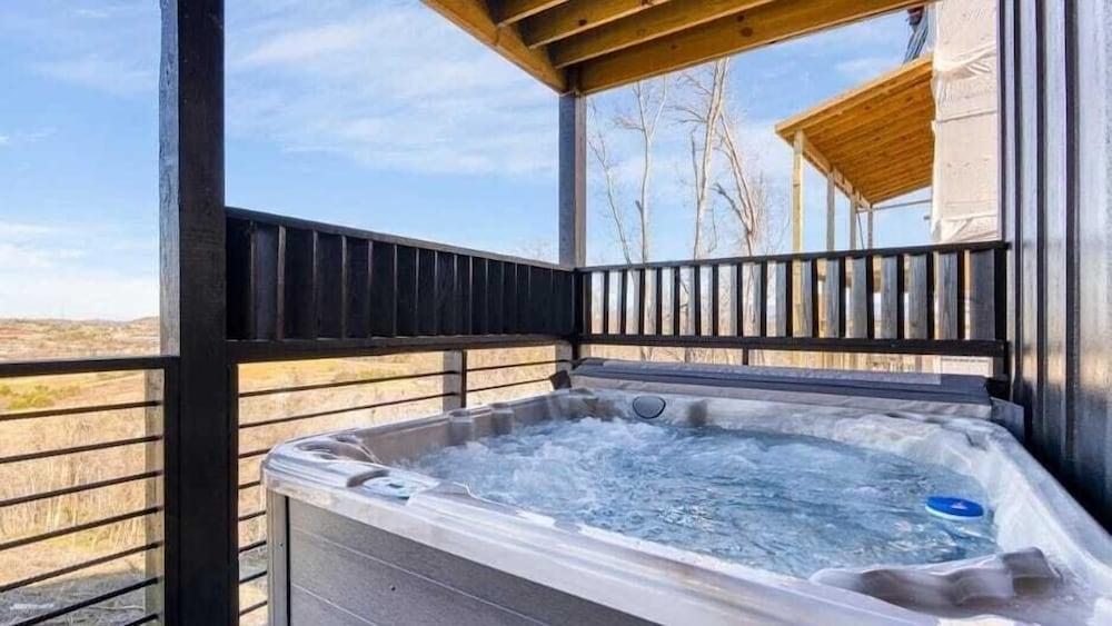 The Back Nine Retreat by Avantstay Private Golf Sim, Firepit & Mountain Views Near Dollywood