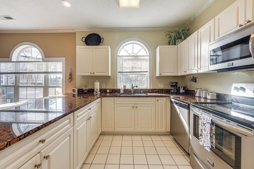 2 Mi to Broadway at the Beach: Condo w/ Pool!