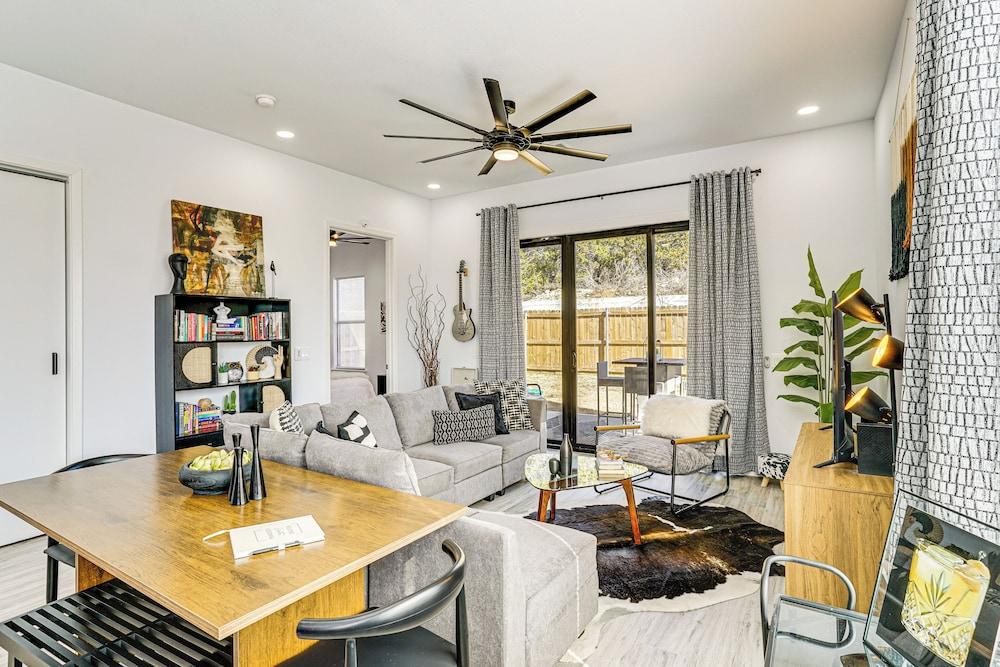 Walk to Lake: Modern Pet-friendly Home in Granbury