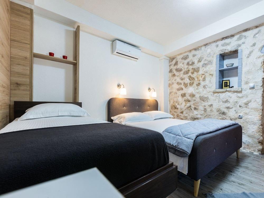 Charming Retreat With Lush Garden, BBQ & Sunlit Terrace Near Bibinje Beaches