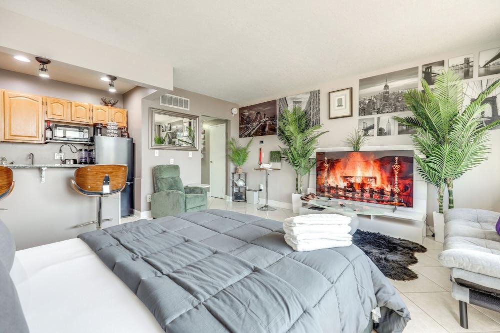 Downtown Studio w/ City Views in Jacksonville!