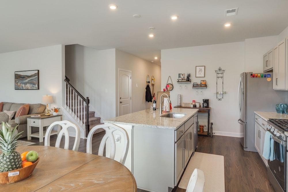 Work, Explore & More: Lebanon Family Home!