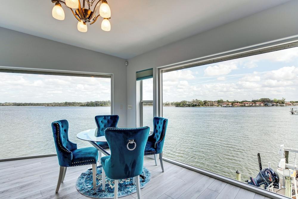 Waterfront Gem: Crystal River Family Home