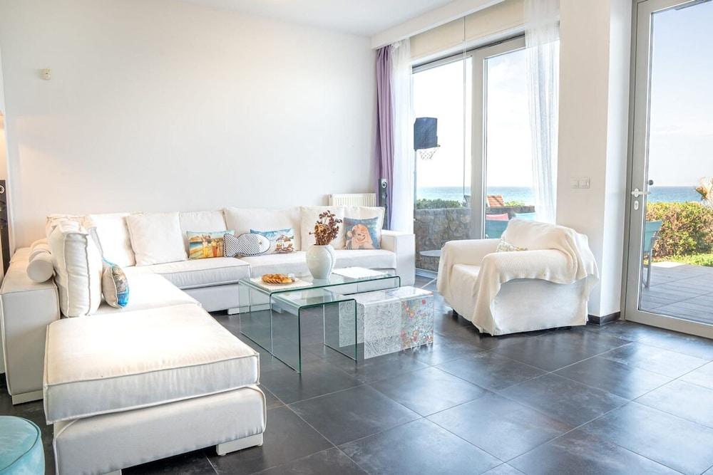 Pink Rose Beachfront Villa