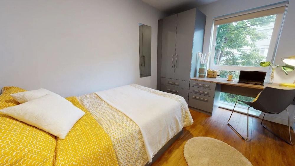 Student Only Collingwood