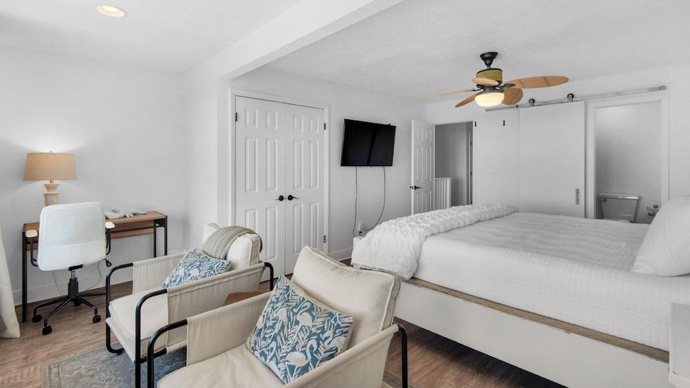 Palm Sounds: Gulf Views & Easy Beach Access!