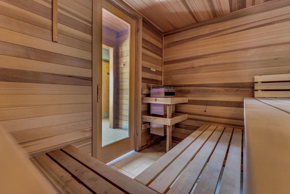 Tennis Townhome #1321 : 2