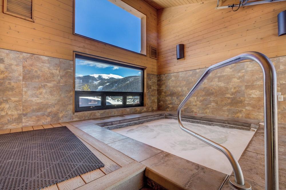 Tennis Townhome #1321 : 2