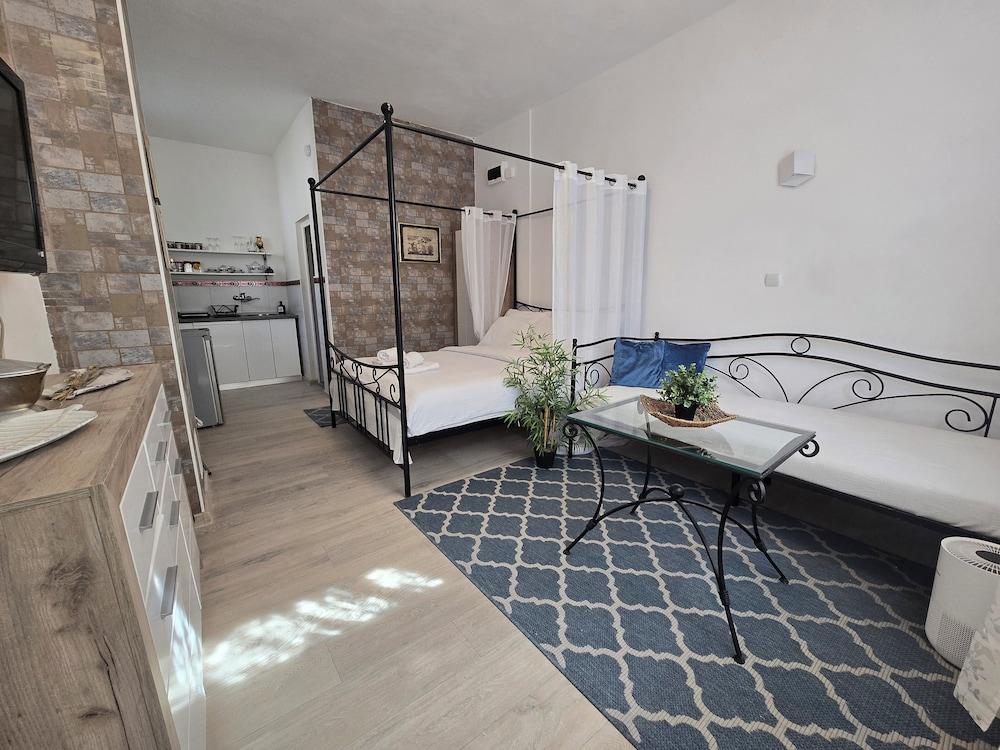 Angelina Aprtment 01