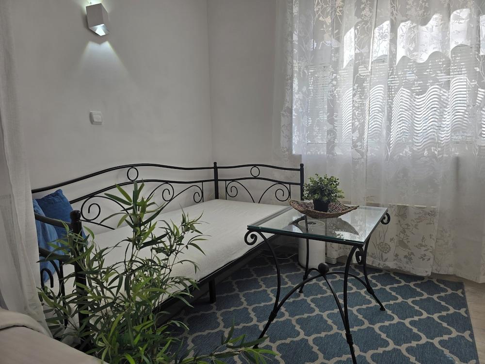 Angelina Aprtment 01