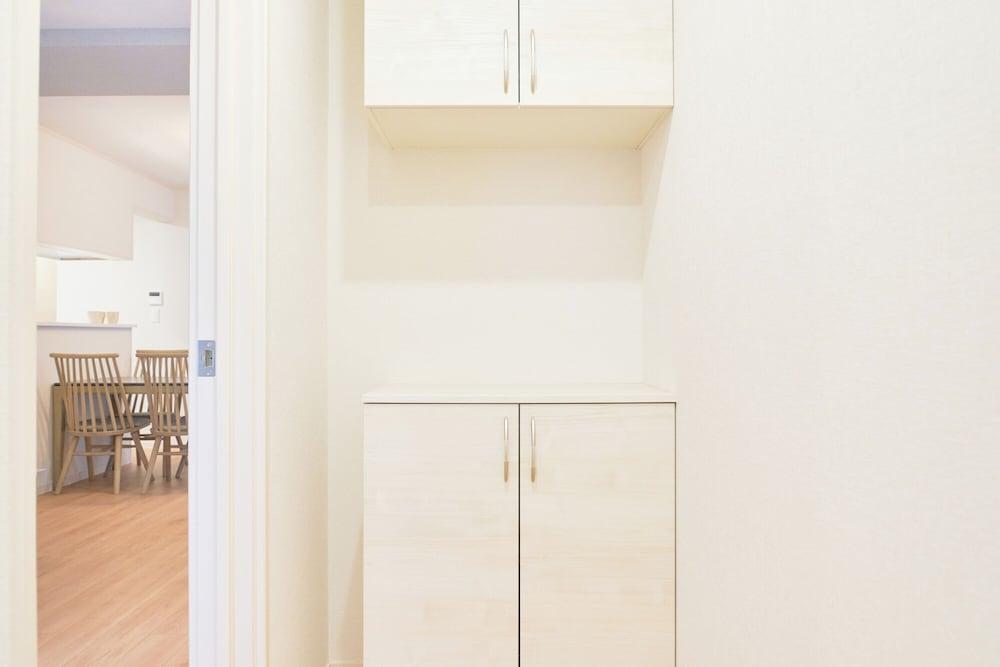 Sunny Court by Tranova