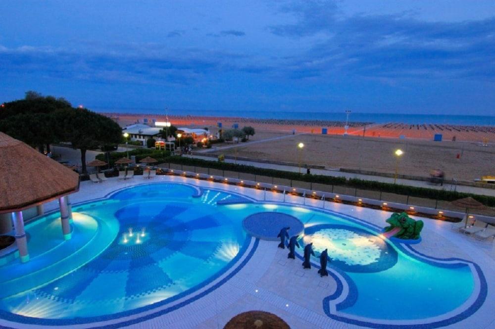 Colourful Suite With Terrace Overlooking the sea