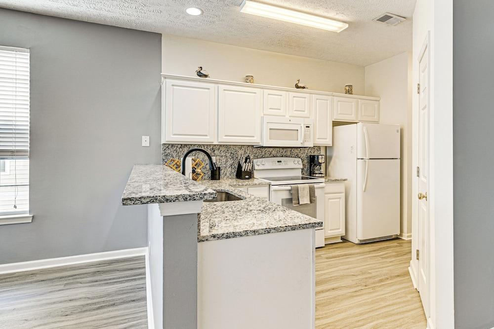 5 Mi to Myrtle Beach Hot Spots: Condo w/ Perks!