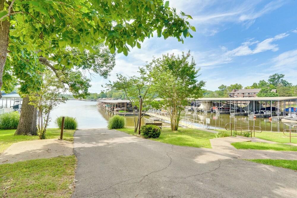 Lakefront Osage Beach Retreat: Dock Access!