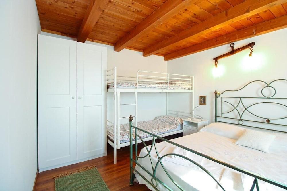 Charming House With Garden and BBQ in Galizana