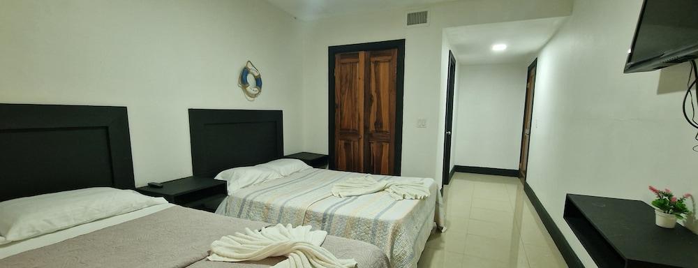 Hotel Boutique Marina Roatan