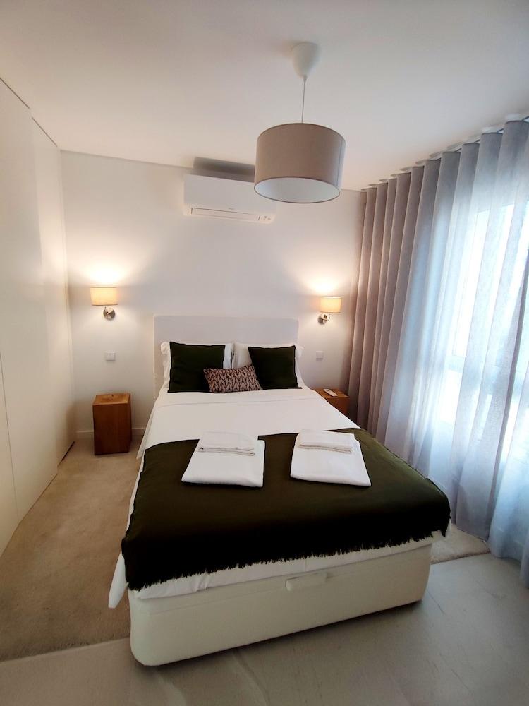 2 Terraces Flat River and Marina View