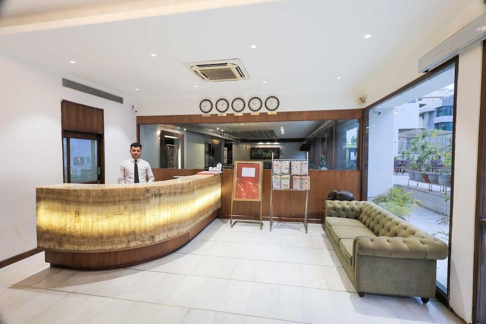 Hotel in Vadodara Near Railway Station