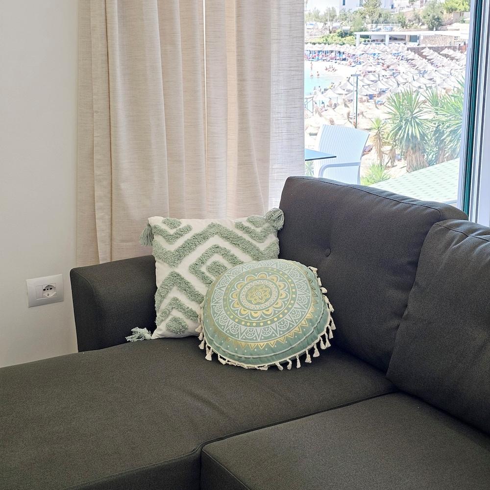 Ares Beachfront Luxury Rooms