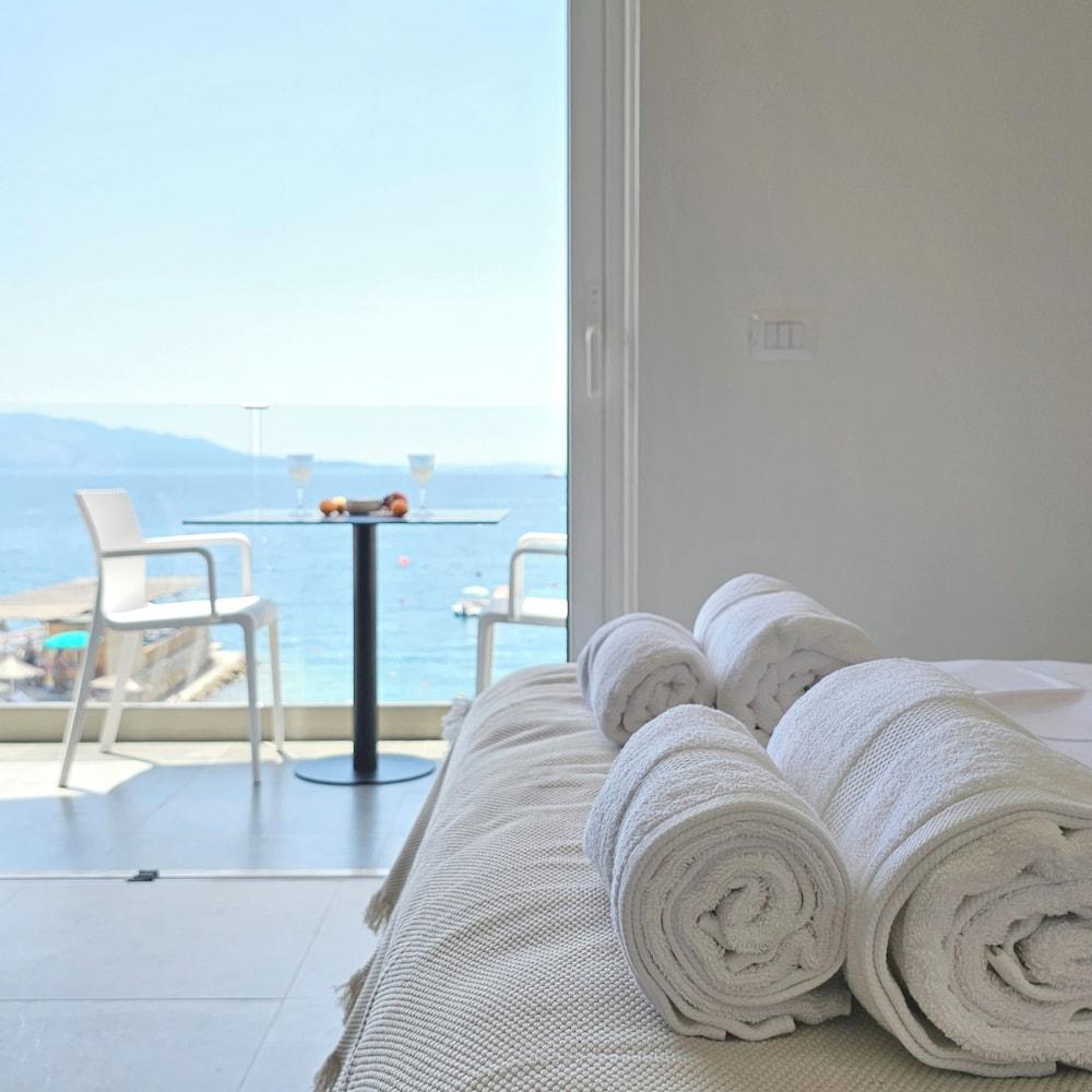 Ares Beachfront Luxury Rooms