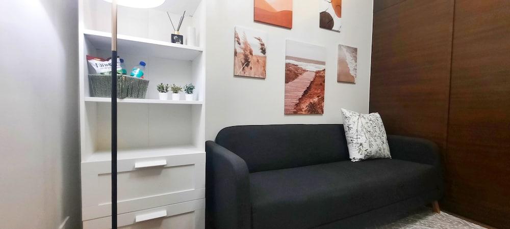 Air Residences-Contemporary Scandi w/Skyline view