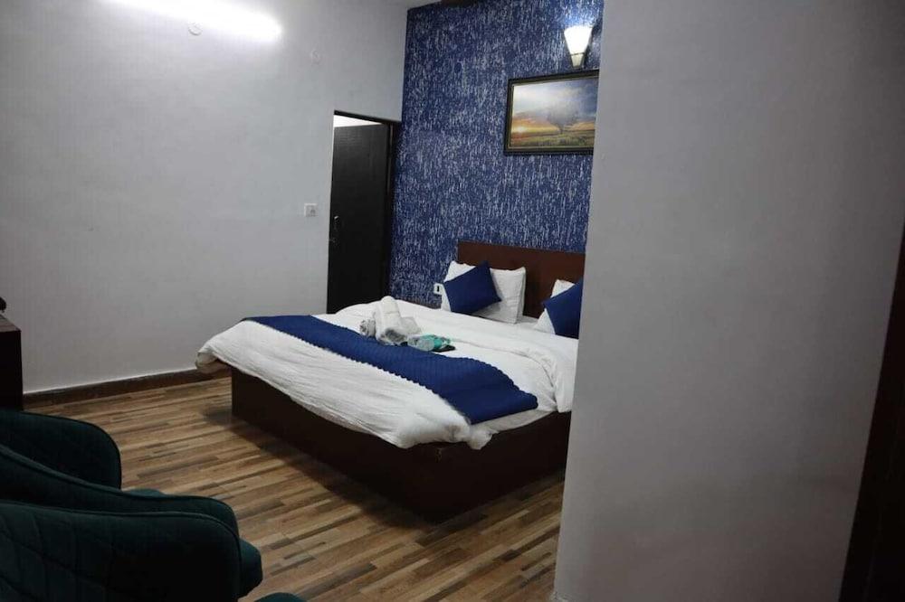 Hotel Everest Highland by Krishiv