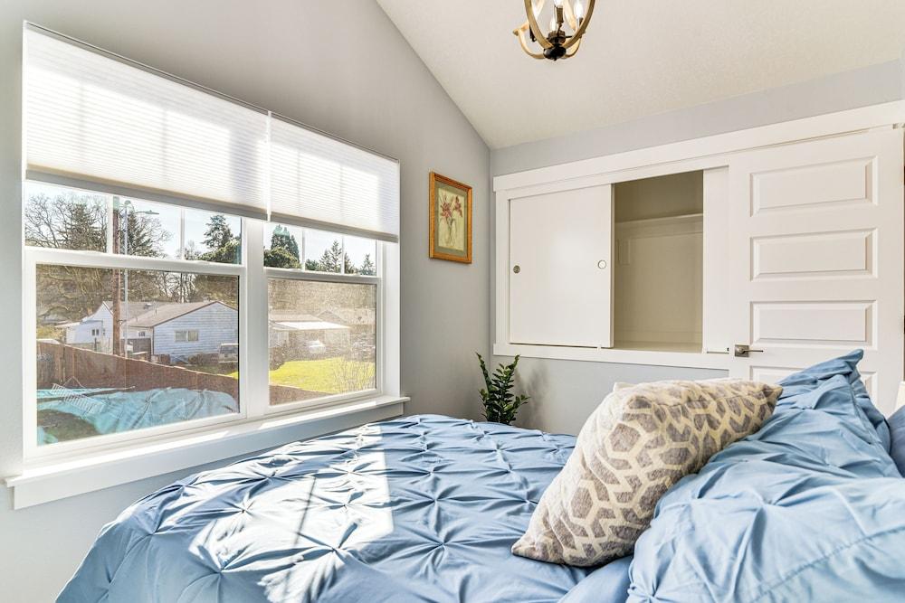 8 Mi to Dtwn Pdx: Unique Pet-friendly Home!