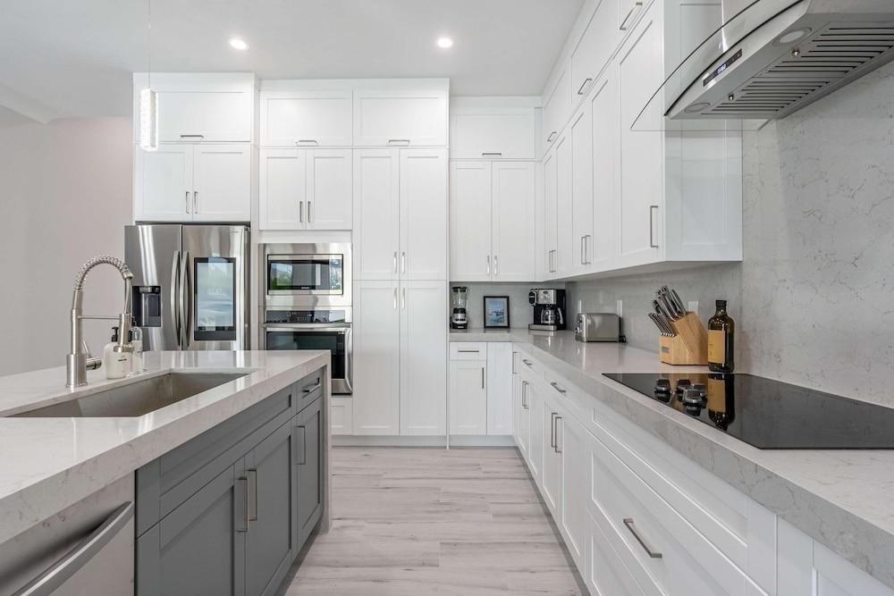 Sparkling new Vanderbilt Beach Luxury Escape