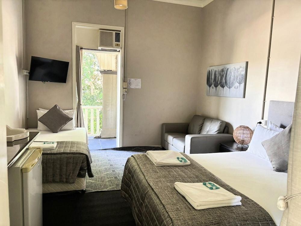 Grand Hotel Mt Morgan