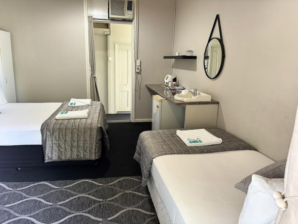 Grand Hotel Mt Morgan