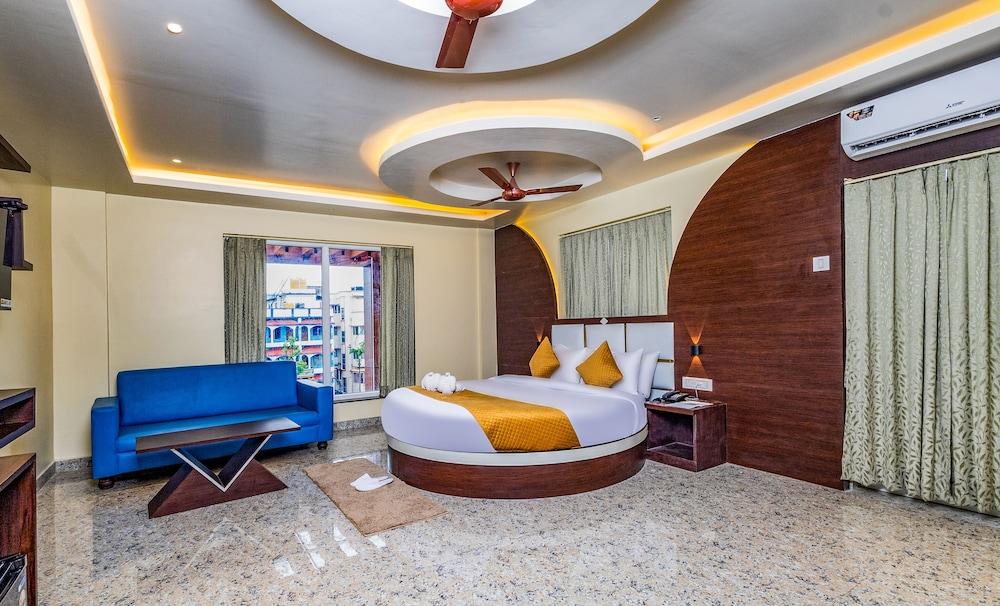 Yashshree Bangla Queen