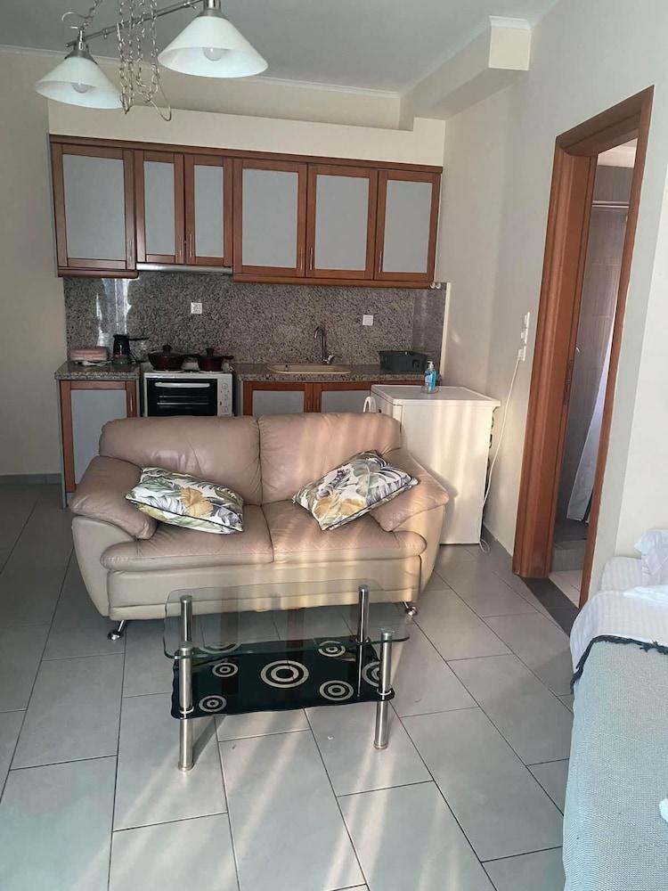 Arethousa Urban View - Chalkida s Cozy Nest