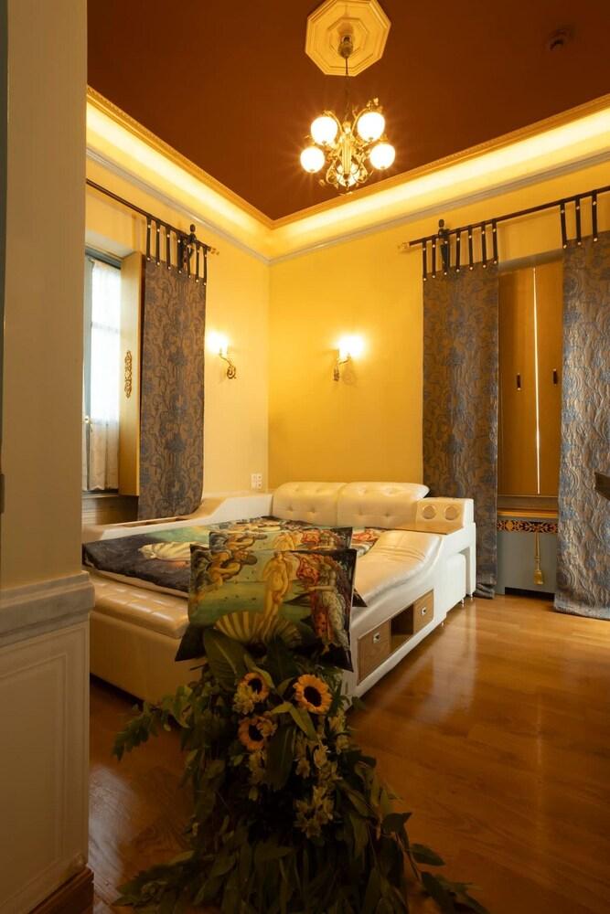 Athena Pegasus Suites - Medousia Spa Luxury Escape