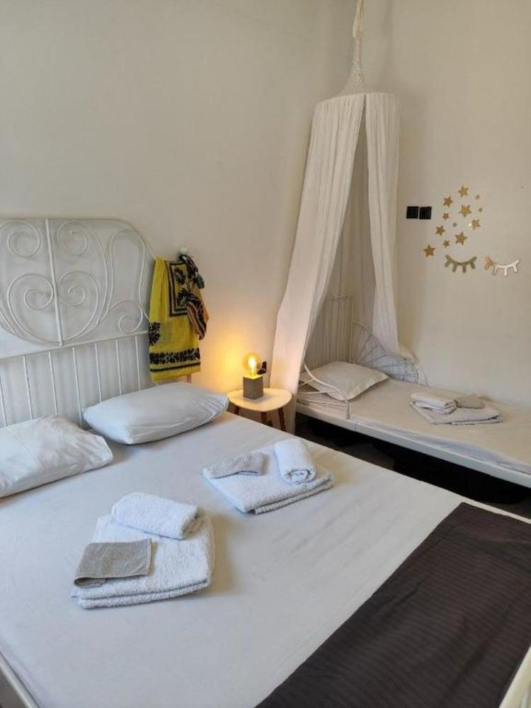 Marilous House - Skyros Beachfront Getaway