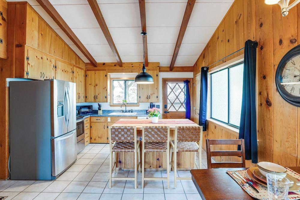 Mtn Views & Multi-level Deck: Prescott Paradise!