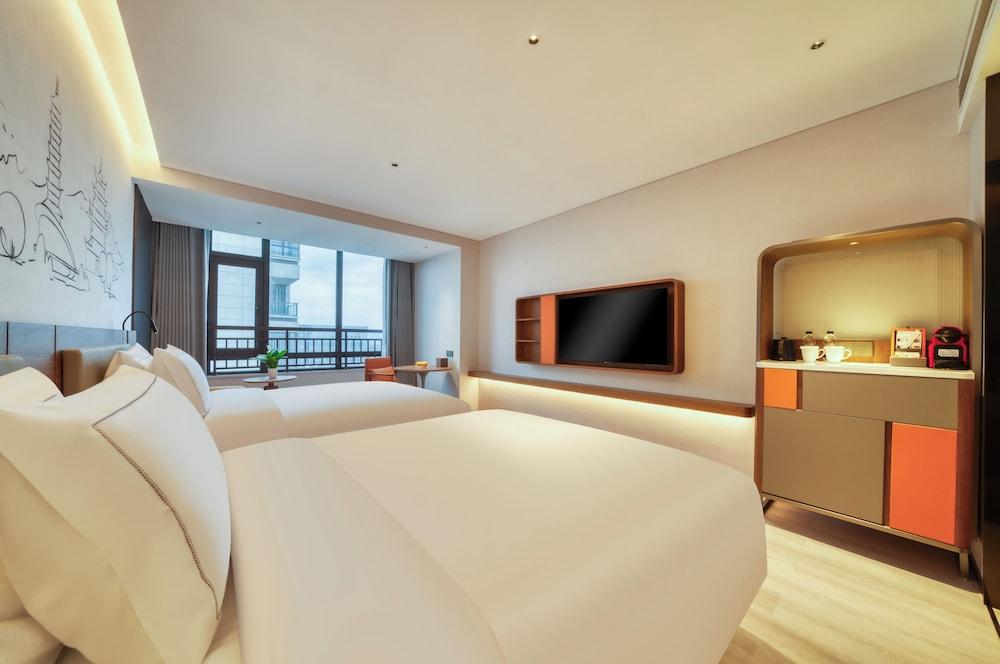 QuzhowChangshan UrCove Hote