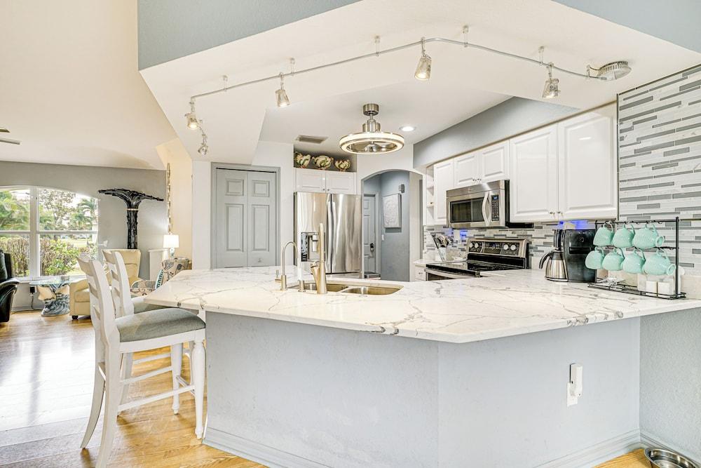 4 Mi to Public Beach: Cape Coral Paradise!