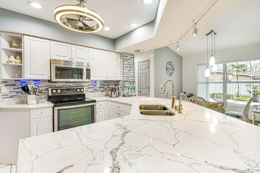 4 Mi to Public Beach: Cape Coral Paradise!