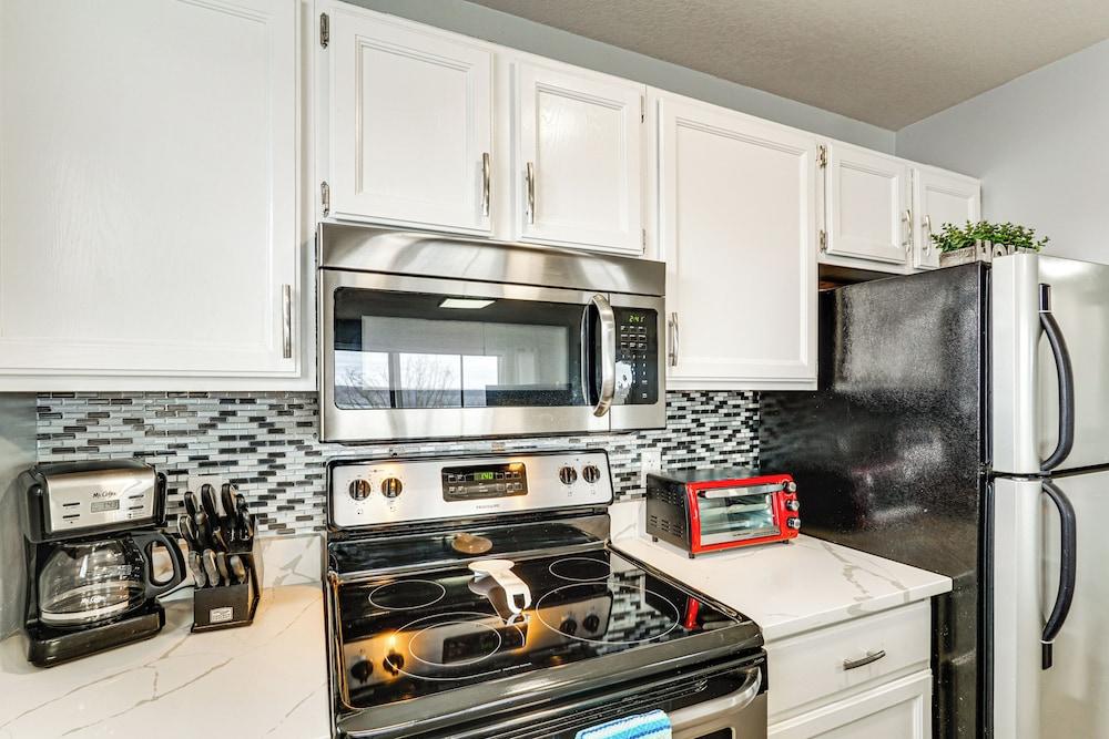 Community Perks: Scenic Osage Beach Condo!