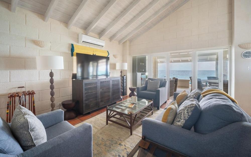 Maltese Falcon Villa 4bd by Zenbreak