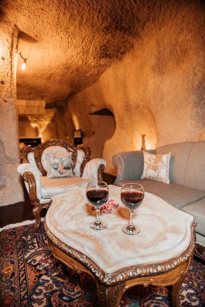 7 Oda Kapadokya Cave House