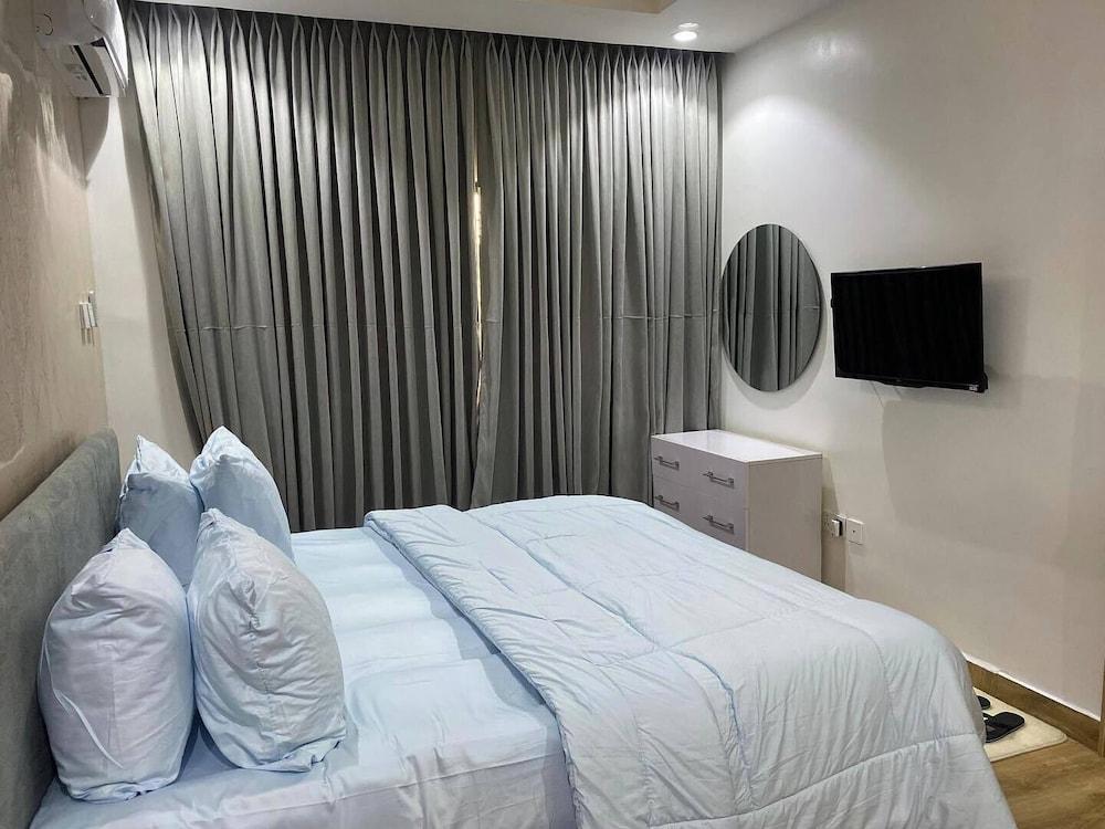 Hill Crest Apartments