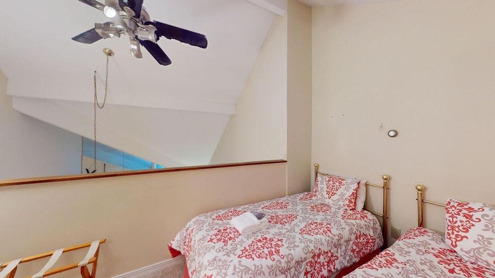 Pico Village Resort H304