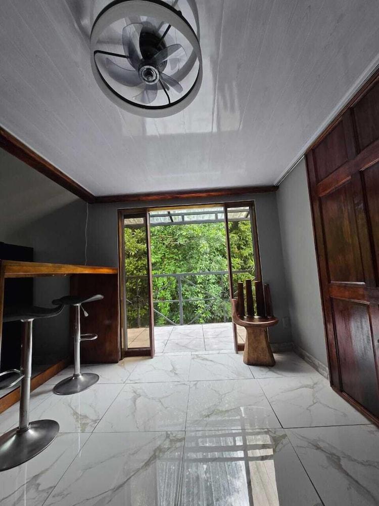 Happy Paradise Lodge