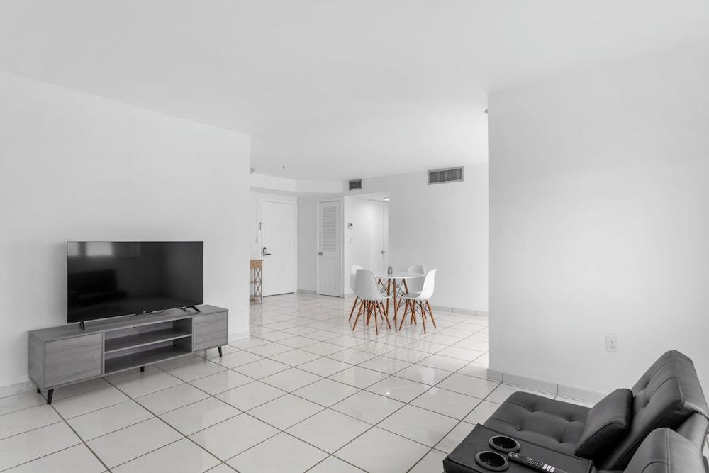 Bay Harbor Sunset Apt 4B