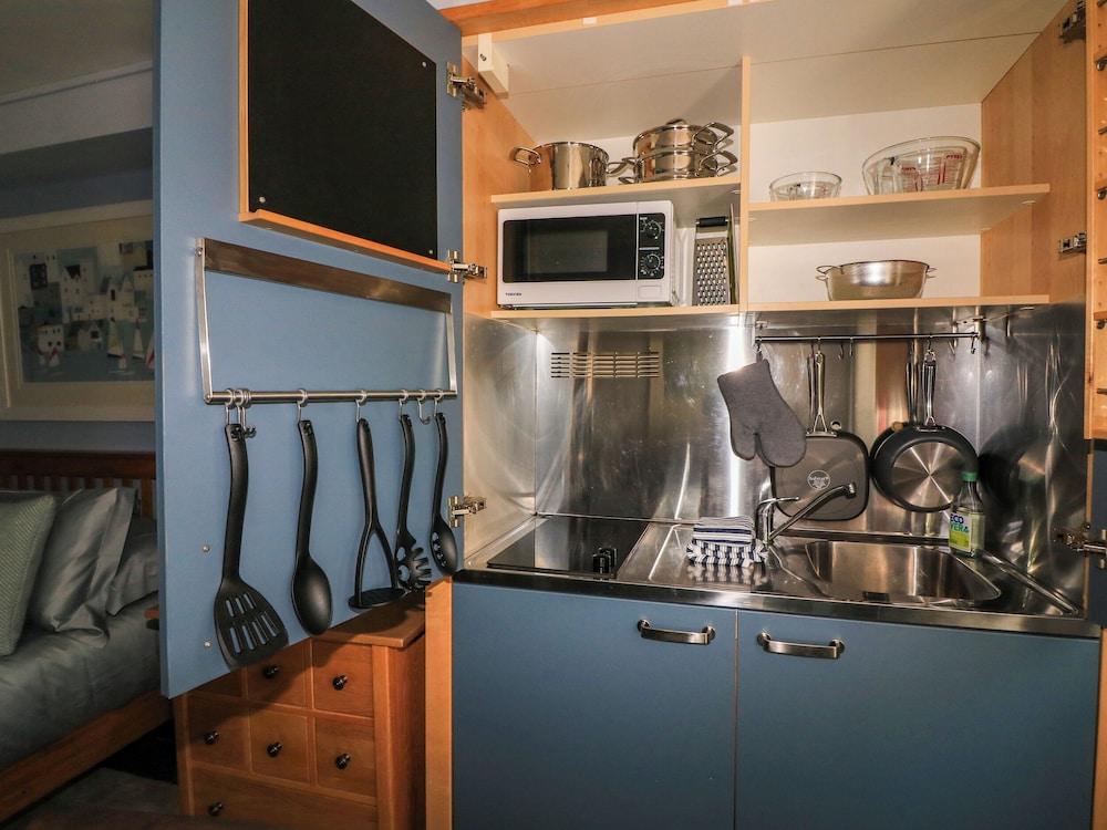 Broadstone Boathouse